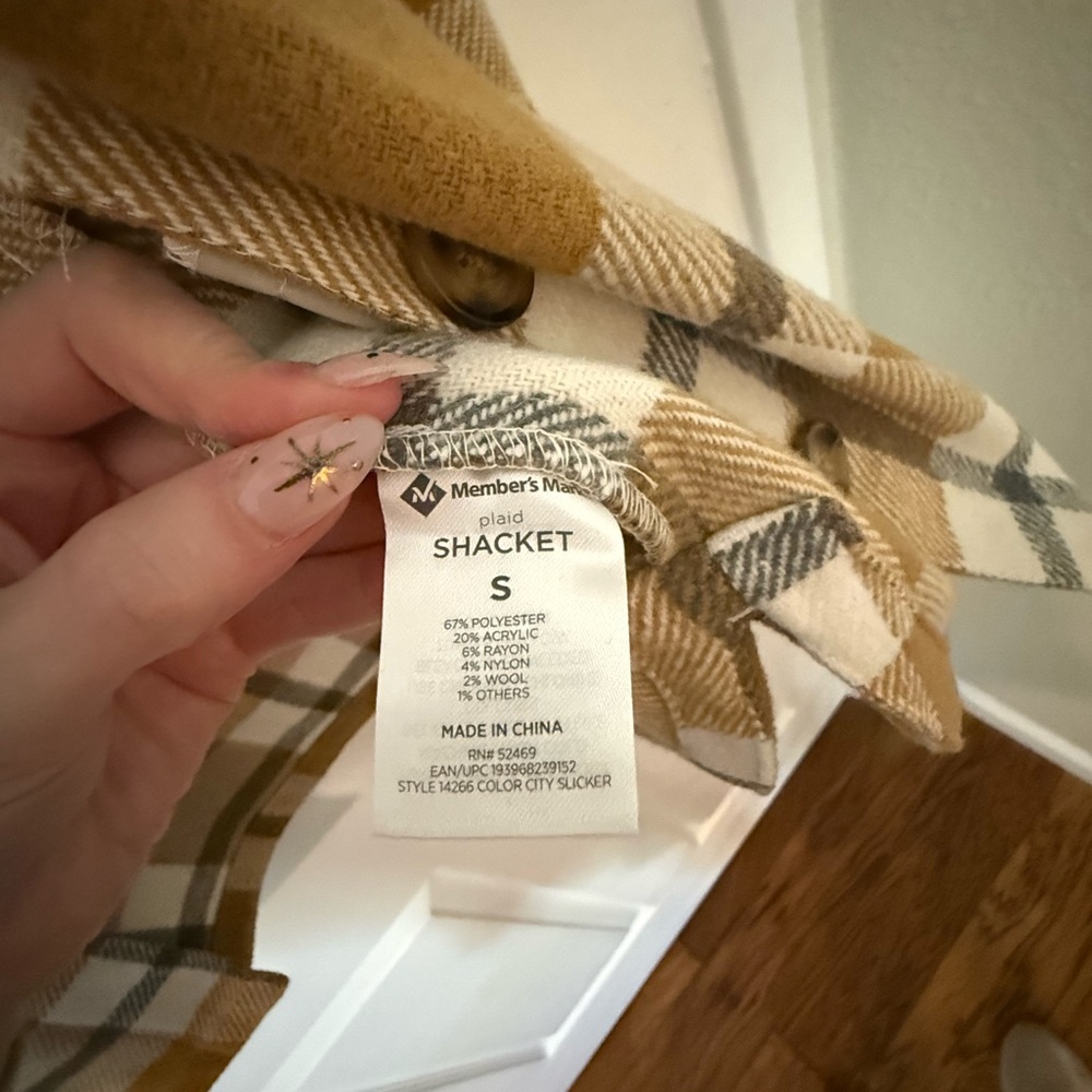 Plaid Button-Up Jacket - Picture 3 of 4